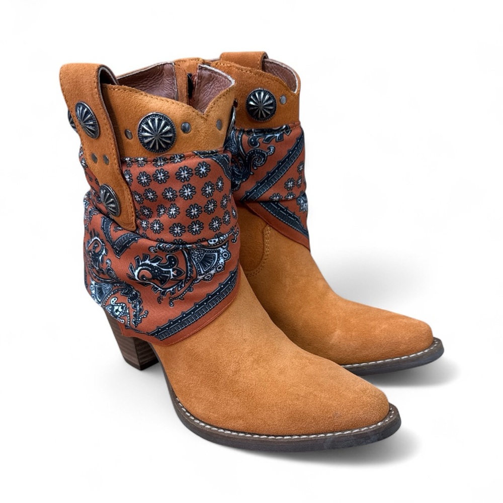 Stylish Tan Ankle Boots with Bandana Detail